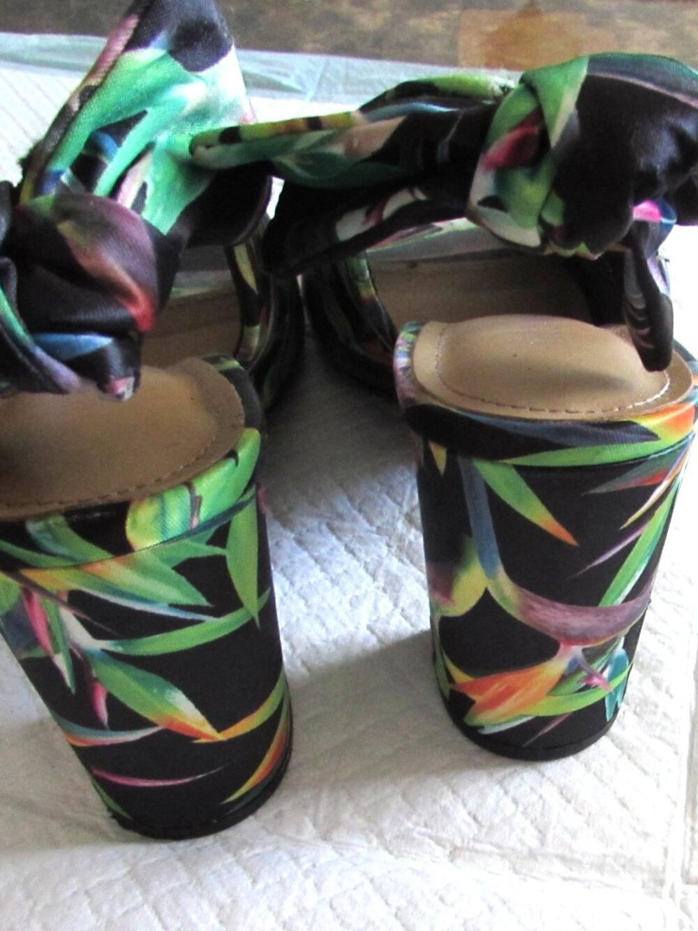 J. Renee Stunning Black Heels With Leaf Print & Bow in Back Size 11 M - Picture 3 of 6
